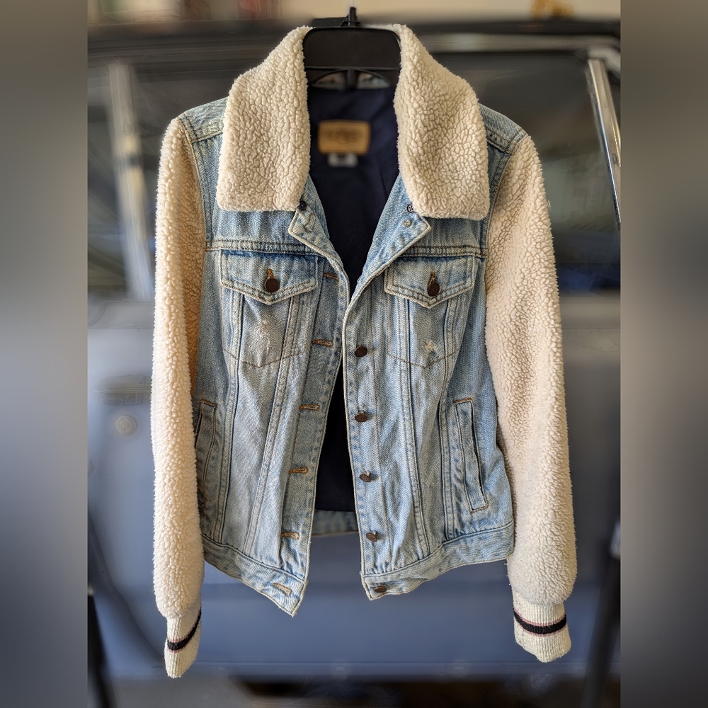 UGG Vintage Denim Jean Jacket with shearling Sherpa fur collar NWT (RARE)